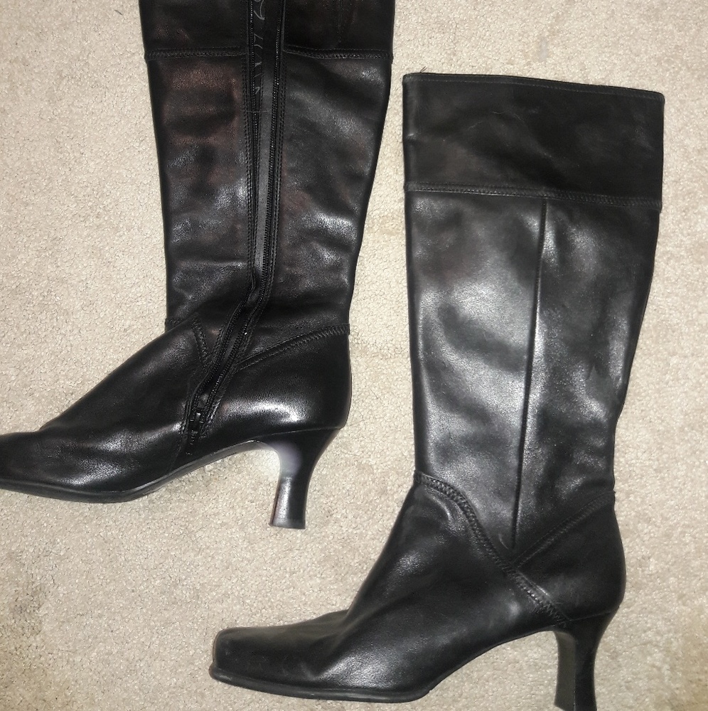 Kenneth Cole 8.5 Women tall boots